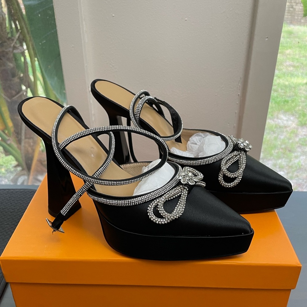 NWT Black Embellished Platform Heel Pumps